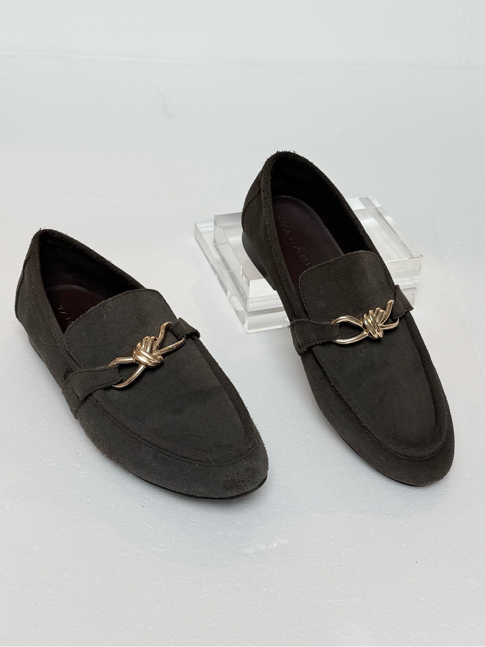 Tahari Pine Olive Green Suede Loafers 8M Gold Knot Hardware Quiet Luxury